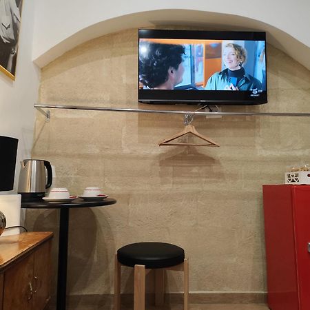 Corte Del Dattilo Nel Borgo Antico Bari Exterior foto