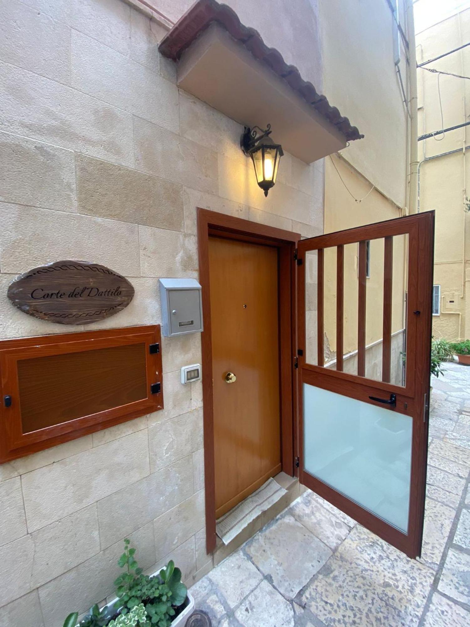 Corte Del Dattilo Nel Borgo Antico Bari Exterior foto